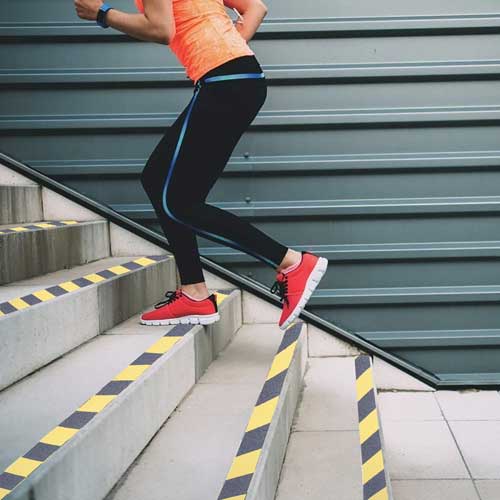 protizdrsni pas za stopnice